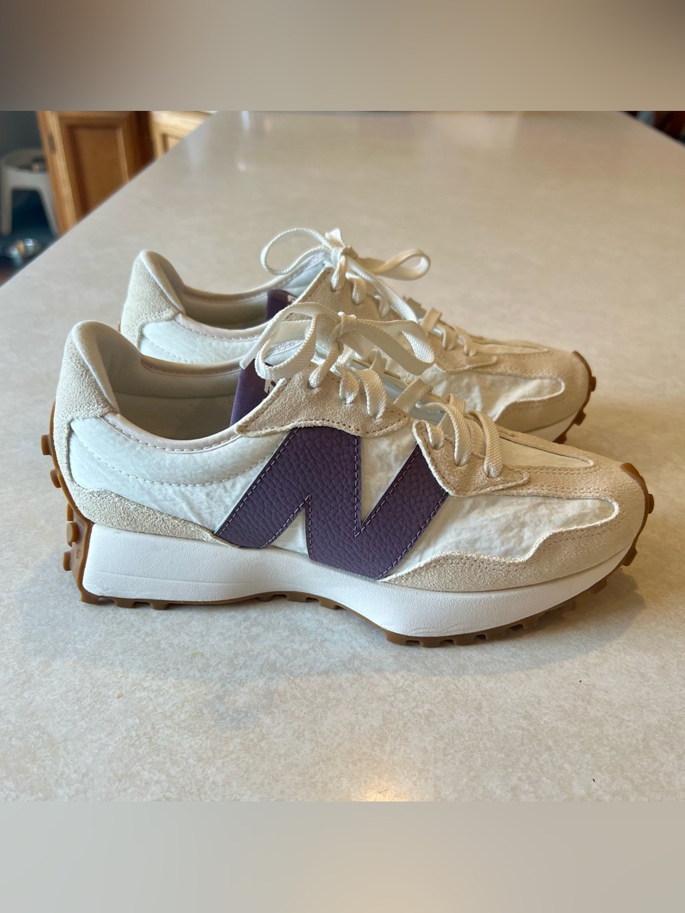 New Balance the Intelligent Choice 327 Woman's Size 8